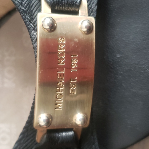 Michael Michael Kors Kitten Heel Leather Slip on. - Picture 6 of 10